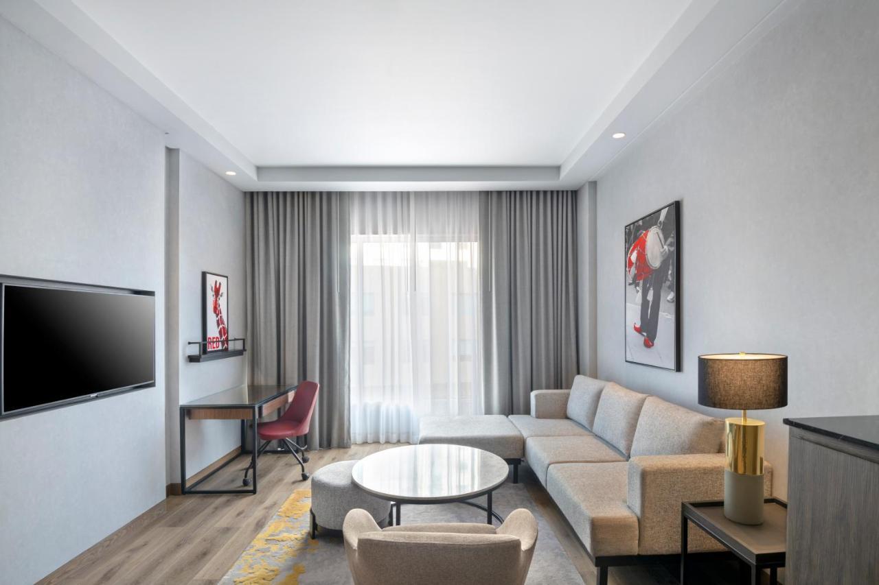 Radisson Red Chandigarh Mohali Exterior photo Living room